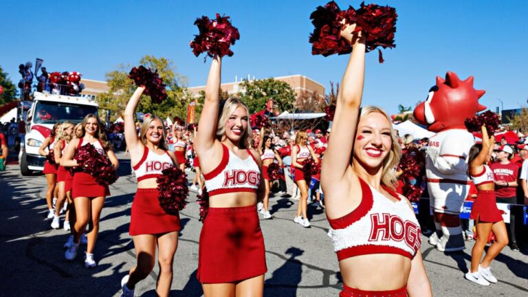 arkansas cheerleaders