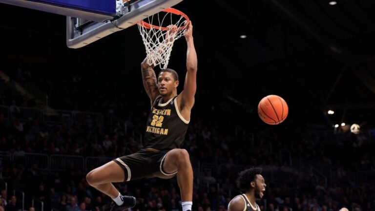 markhi strickland western michigan getty images